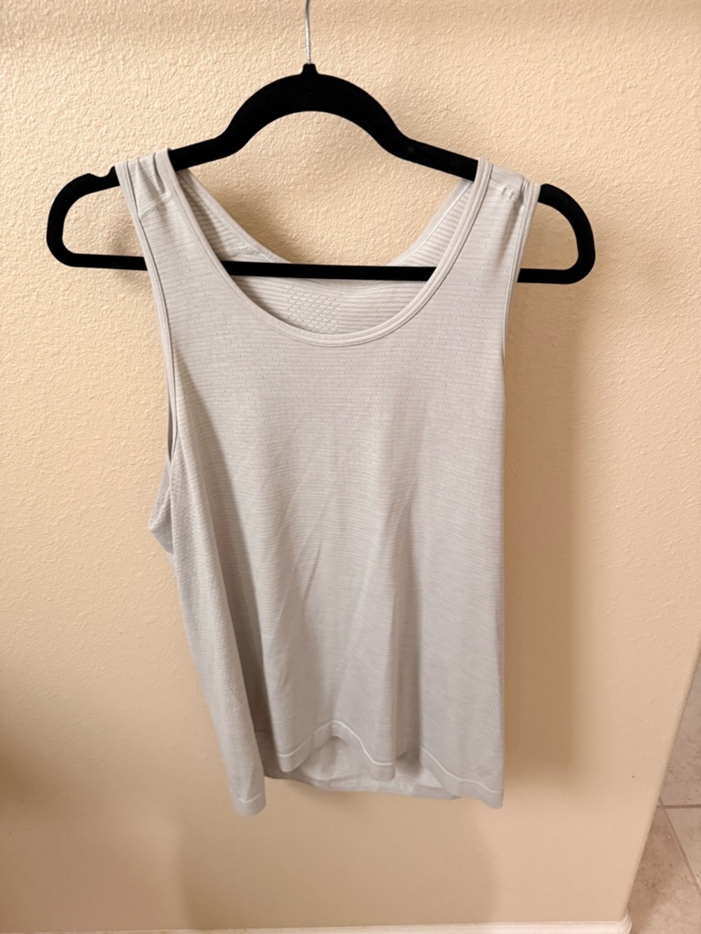 Men’s Lululemon Lightweight Scoop Neck Tank Top - Light Gray